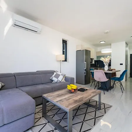 Laura Di Mare 1 Apartment