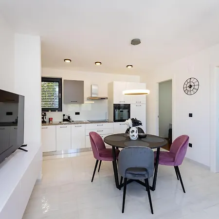 Laura Di Mare 1 Appartement Kožino